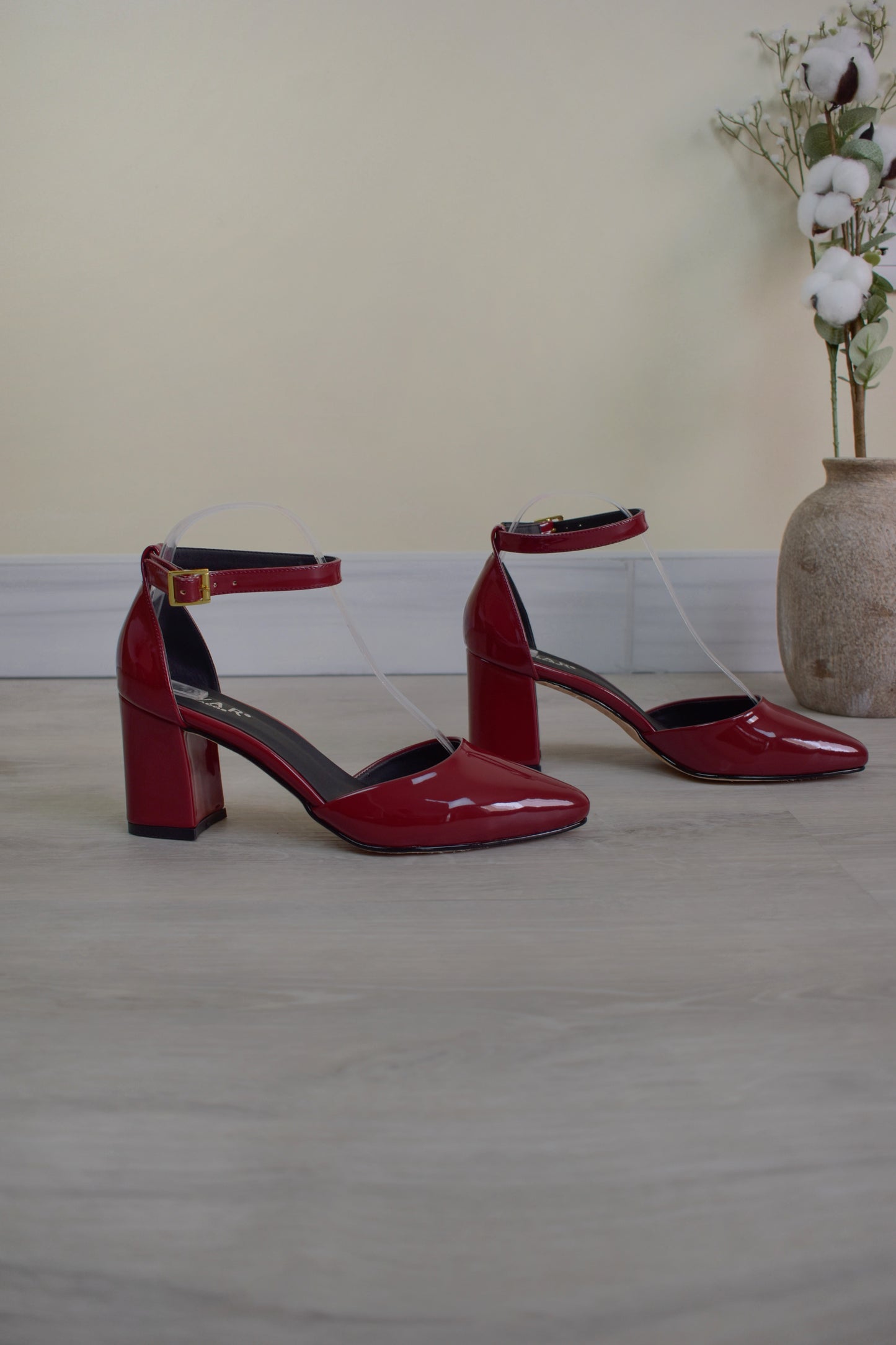Stilettos DOVE vino charol