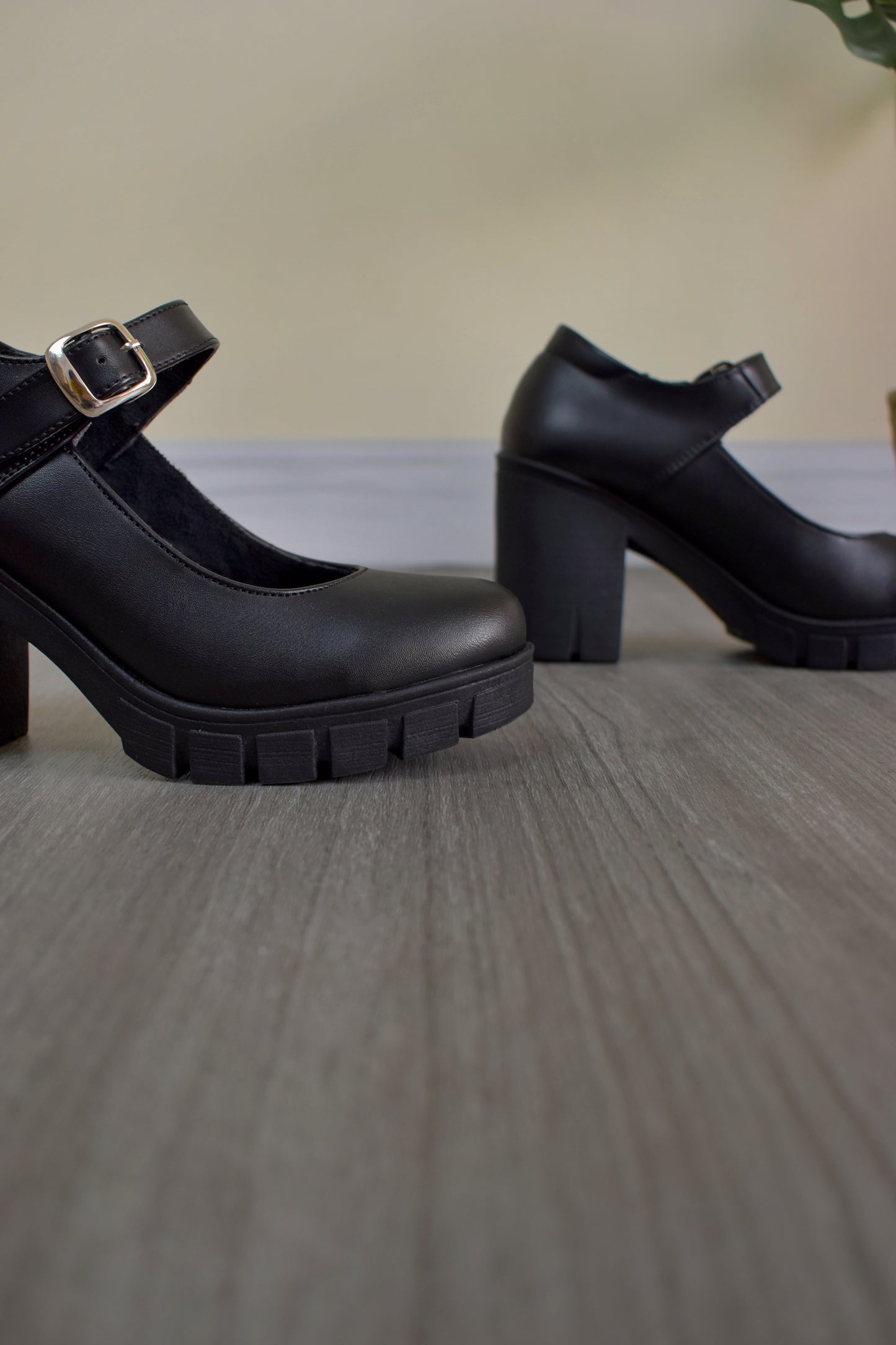 BELLA Low negro