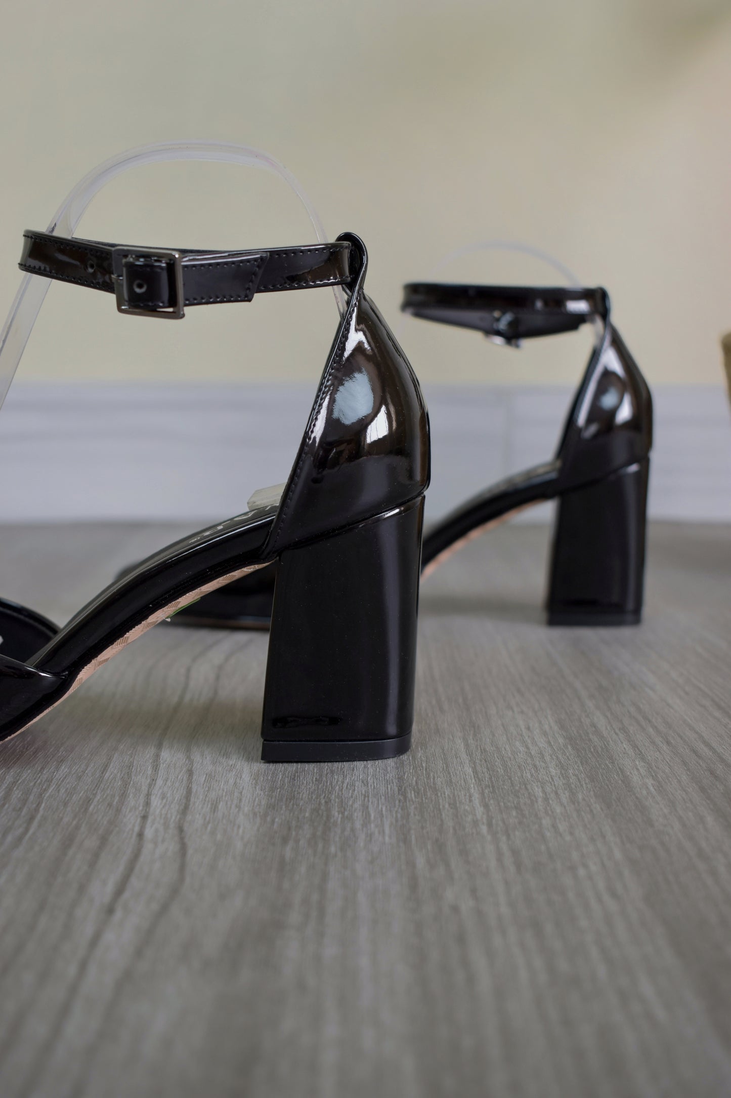 Stilettos DOVE negro charol
