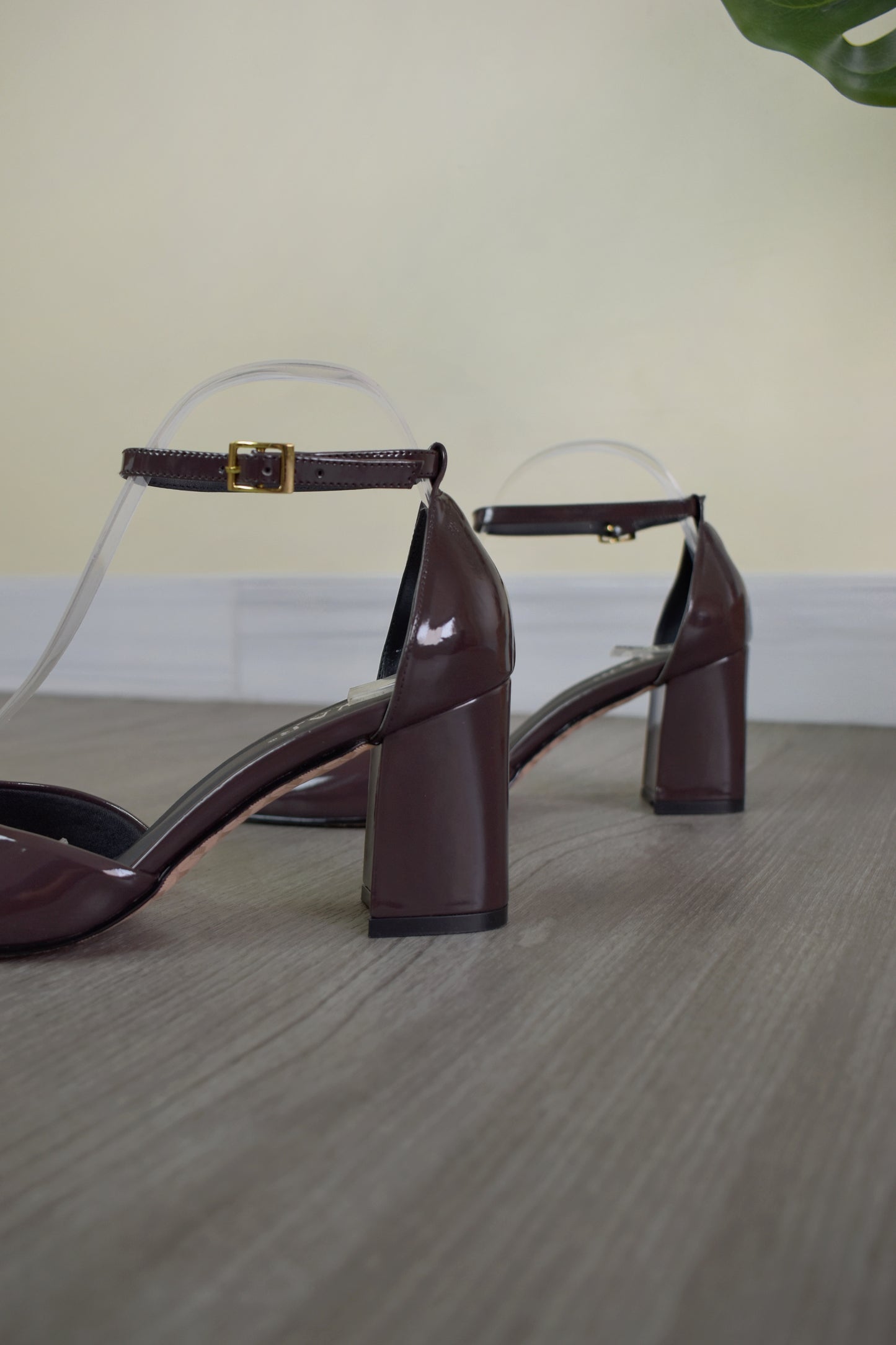Stilettos DOVE chocolate charol