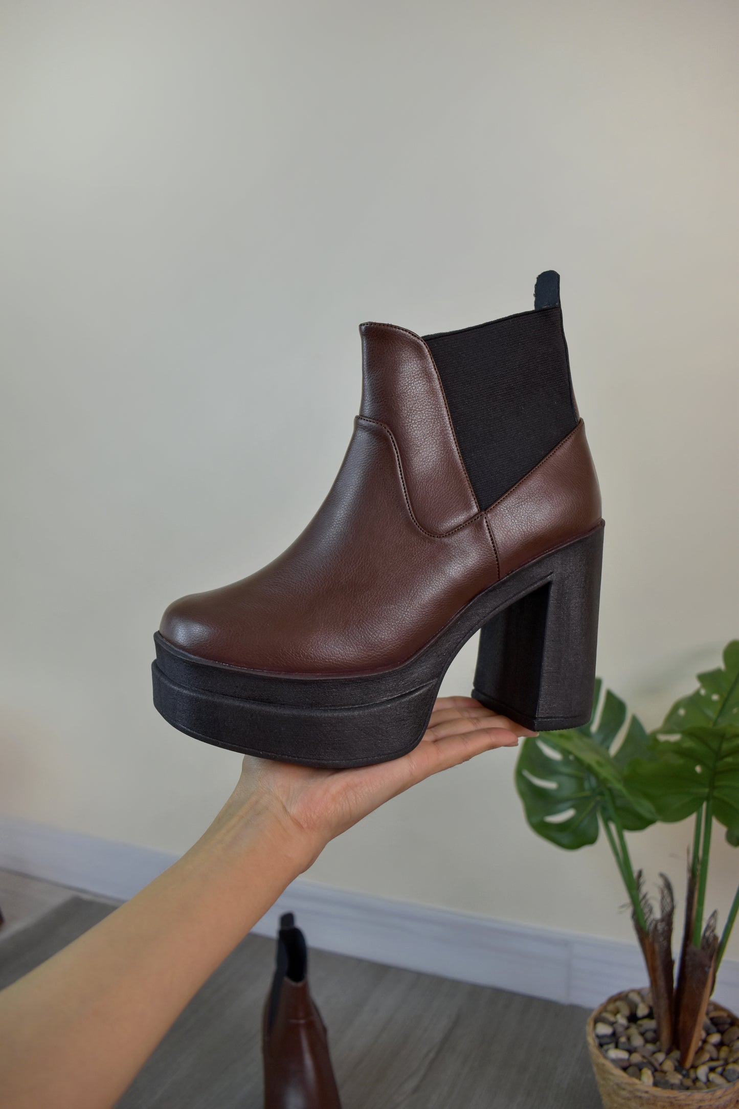 HELEN BOOTS chocolate