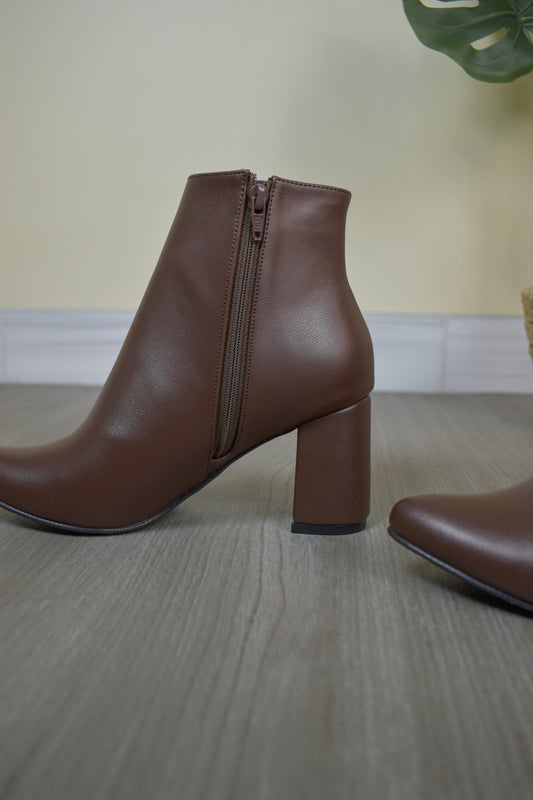 PARIS boots chocolate