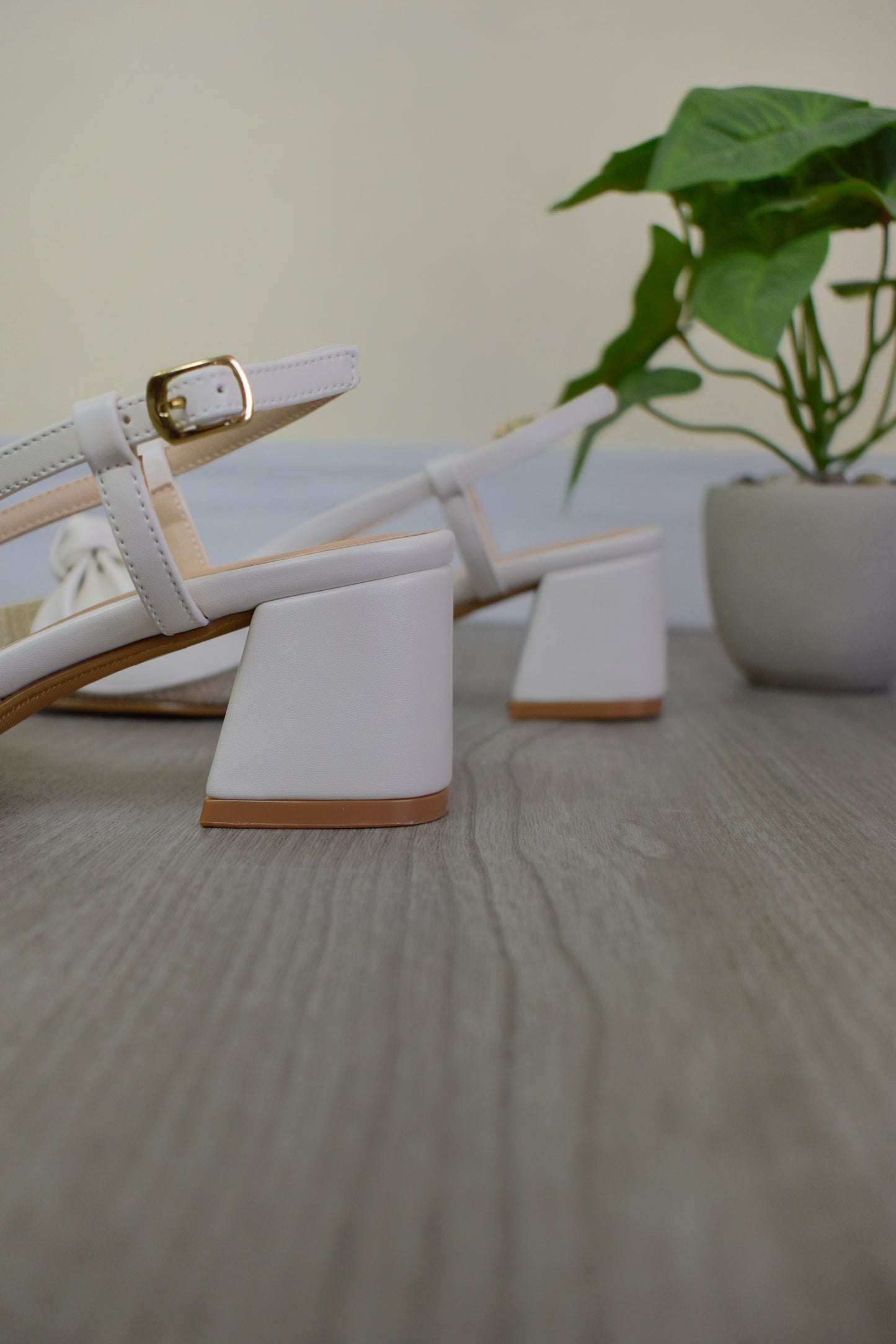 Stilettos ISABELLA hueso 5C