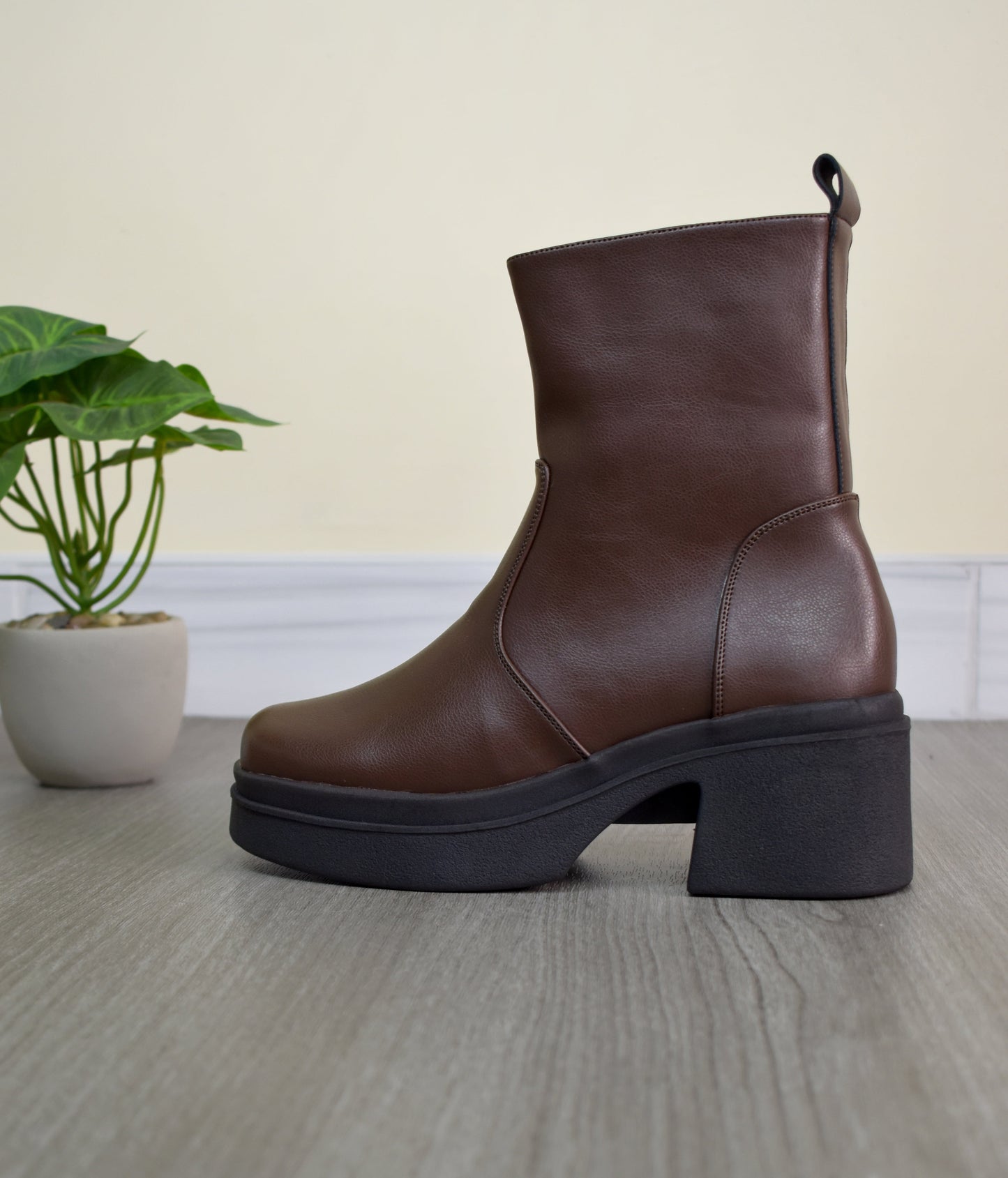 ALYS boots chocolate