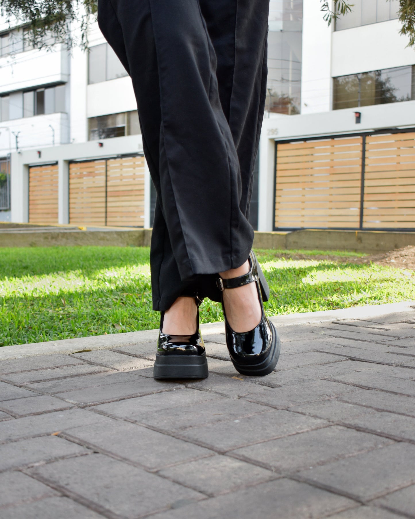 Plataformas BELLA negro Charol