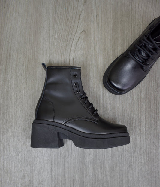 JANET boots negro