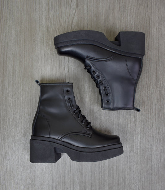 JANET boots negro